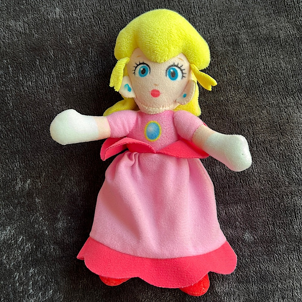 Super Mario Nintendo Princess Peach plush doll